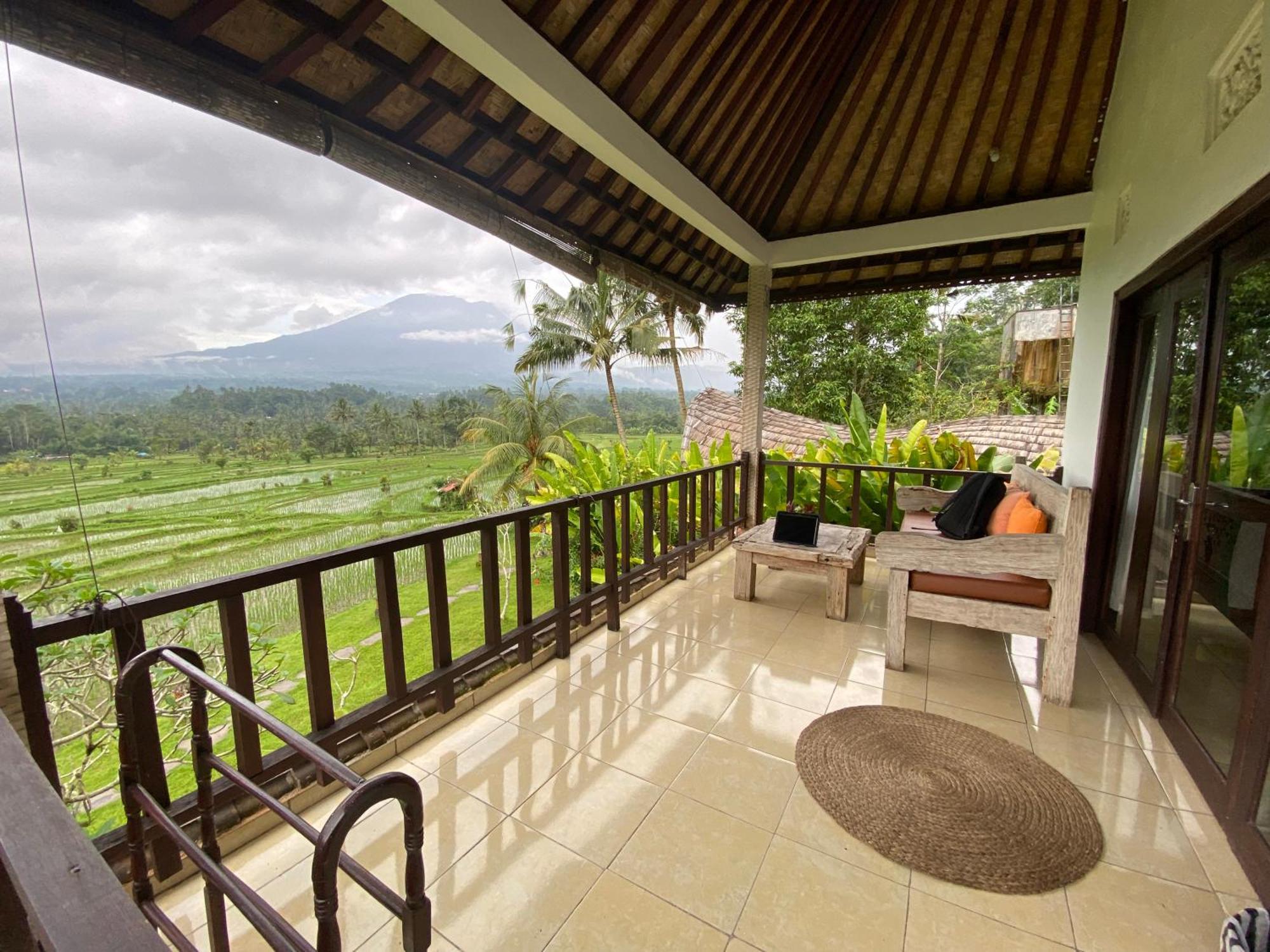Great Mountain Views Villa Resort Selat Екстериор снимка