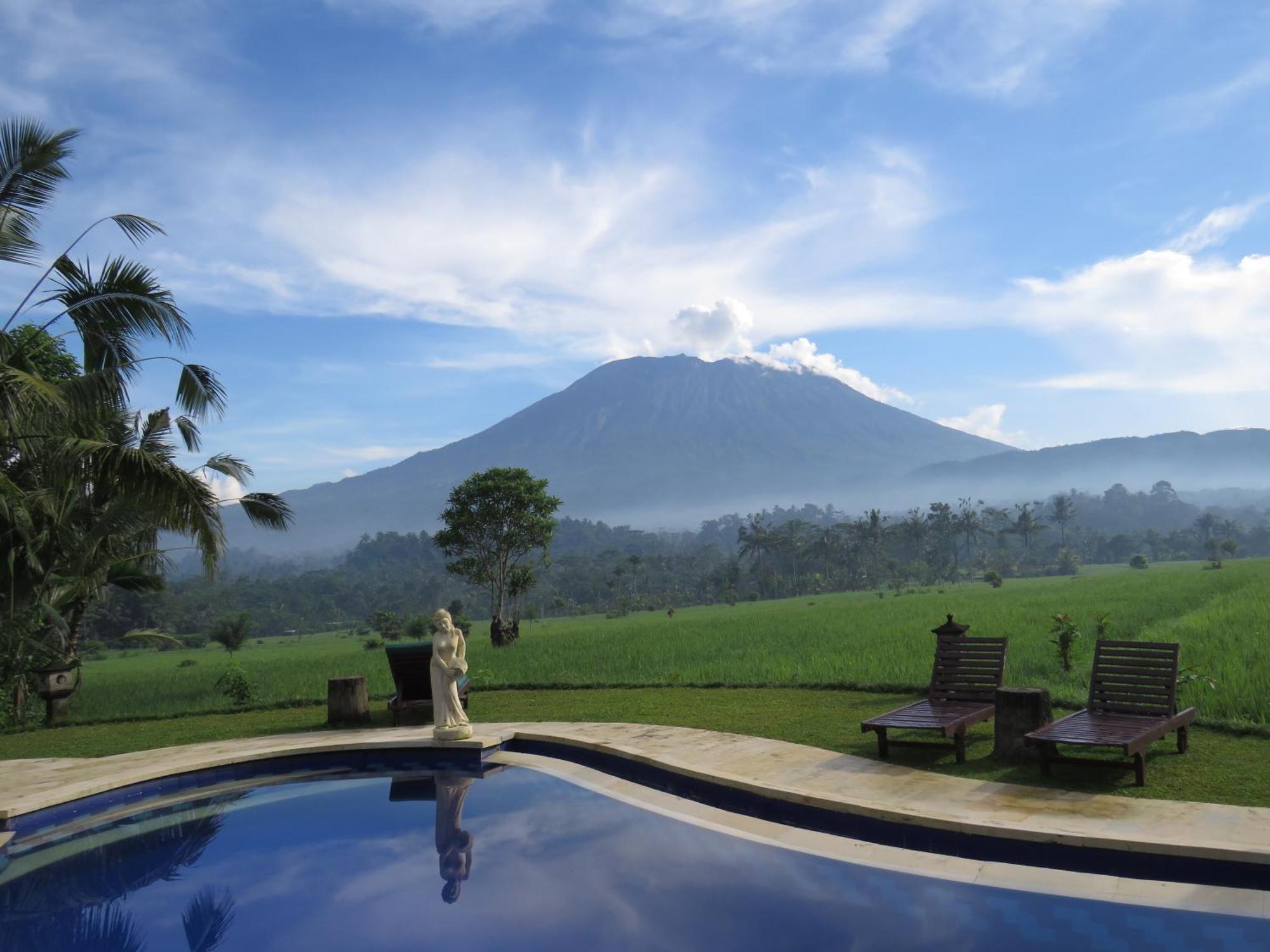 Great Mountain Views Villa Resort Selat Екстериор снимка