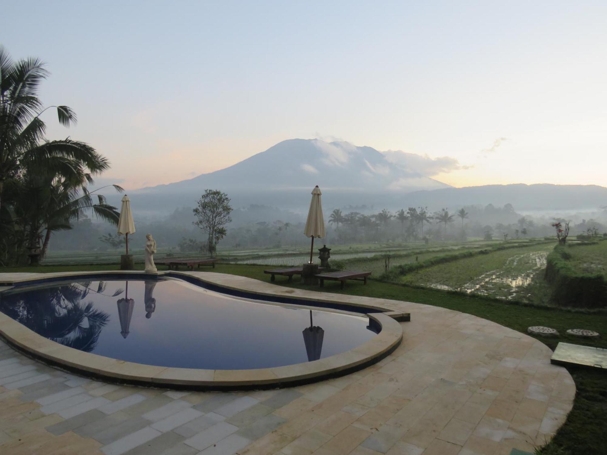Great Mountain Views Villa Resort Selat Екстериор снимка