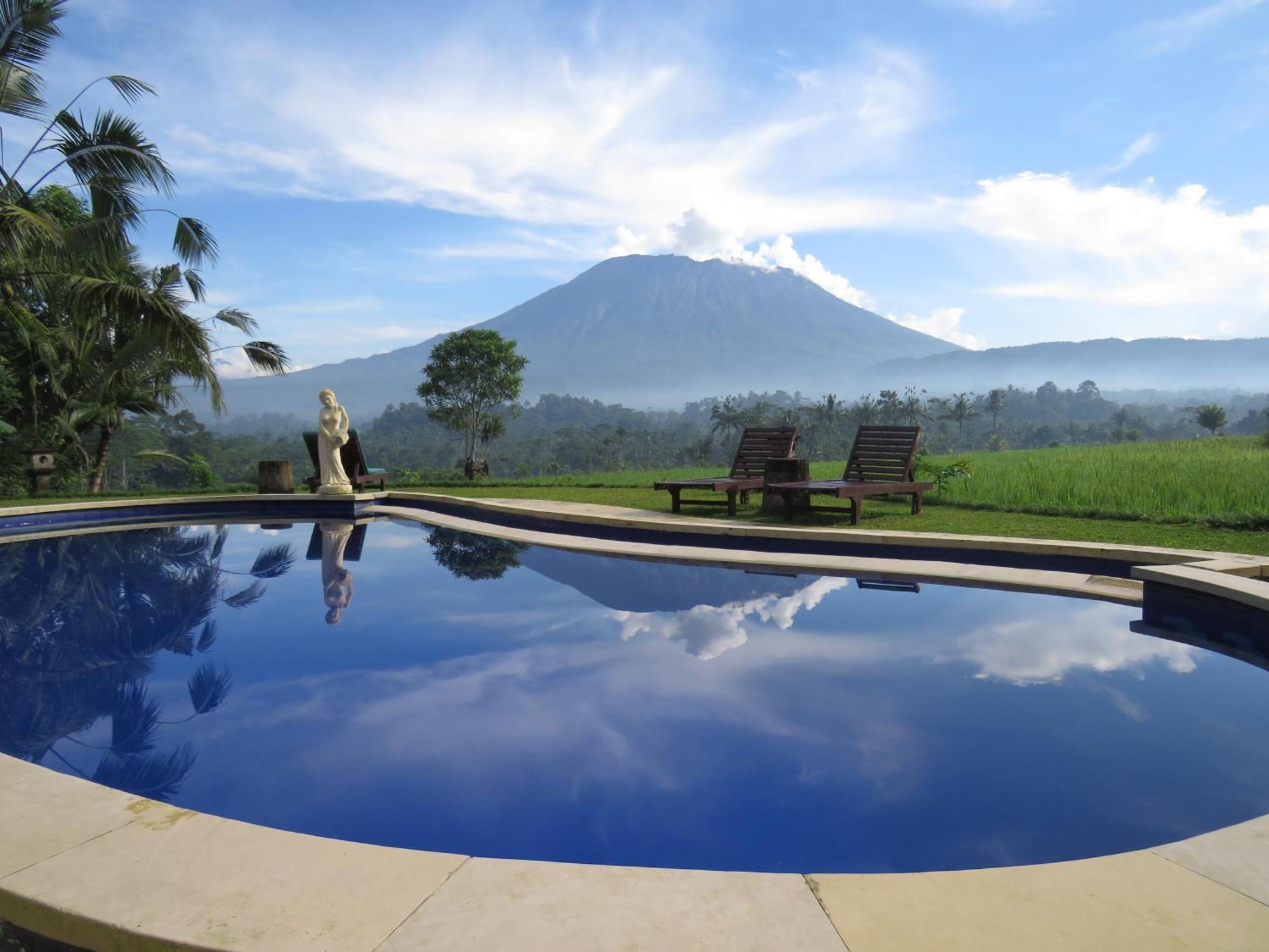 Great Mountain Views Villa Resort Selat Екстериор снимка