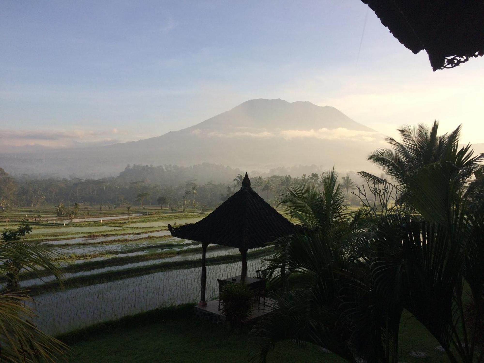Great Mountain Views Villa Resort Selat Екстериор снимка