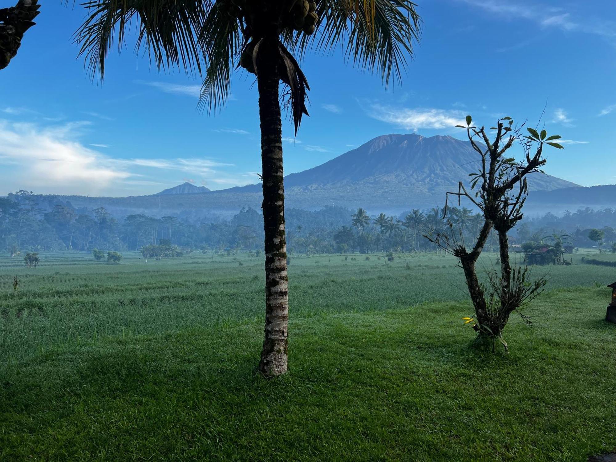 Great Mountain Views Villa Resort Selat Екстериор снимка